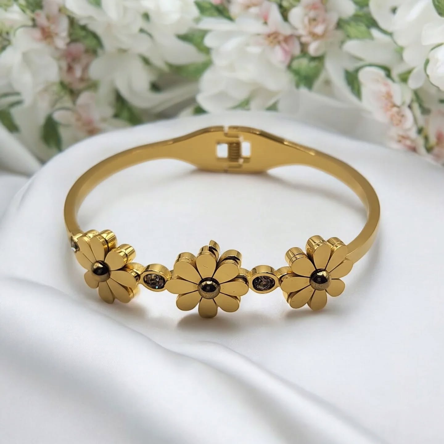 Golden flower bracelet